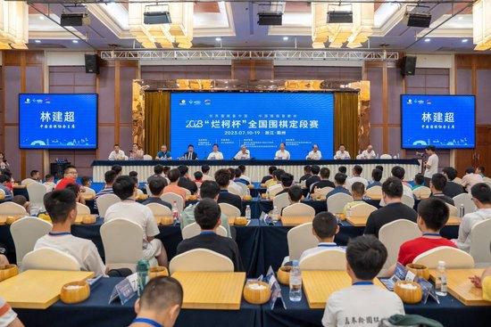 于是他便把自己抓的已经痒到了极致。